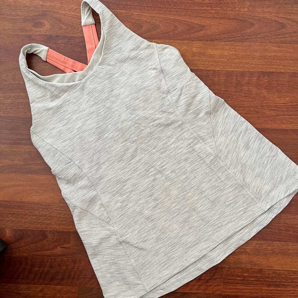 Lululemin tank top